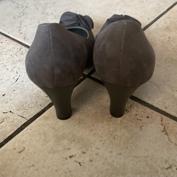 Pumps - Picture 3 of 4